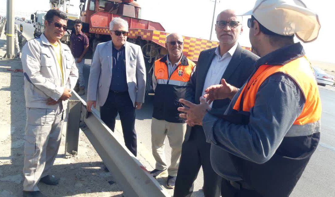 نصب حفاظ بتنی و نوسازی روشنایی بزرگراه بوشهر- چغادک آغاز شد